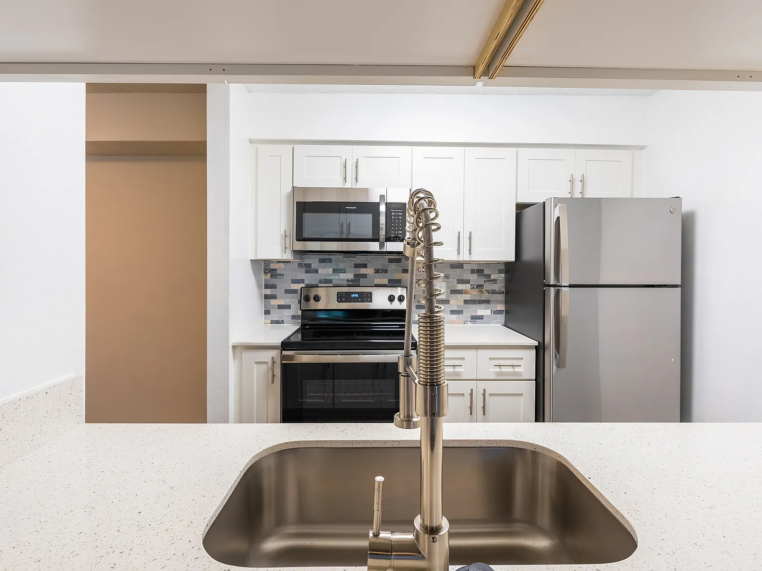 Fisherman's Landing Apartment Homes — Photo 3