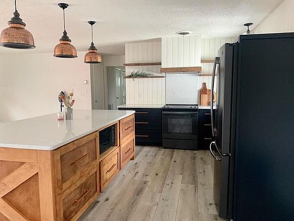 4th image of 3811 Bainbridge Ave