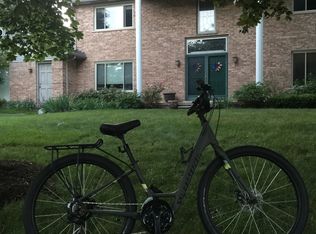 2424 Chalet Dr, Rochester Hills, MI 48309