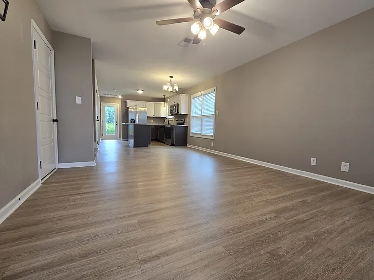 1176 Cottonwood Dr — Photo 4
