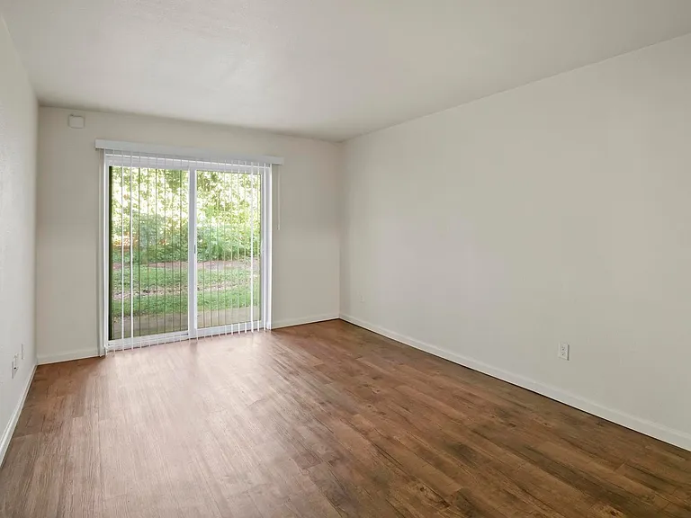 Westport Crossing Apartments — Photo 19