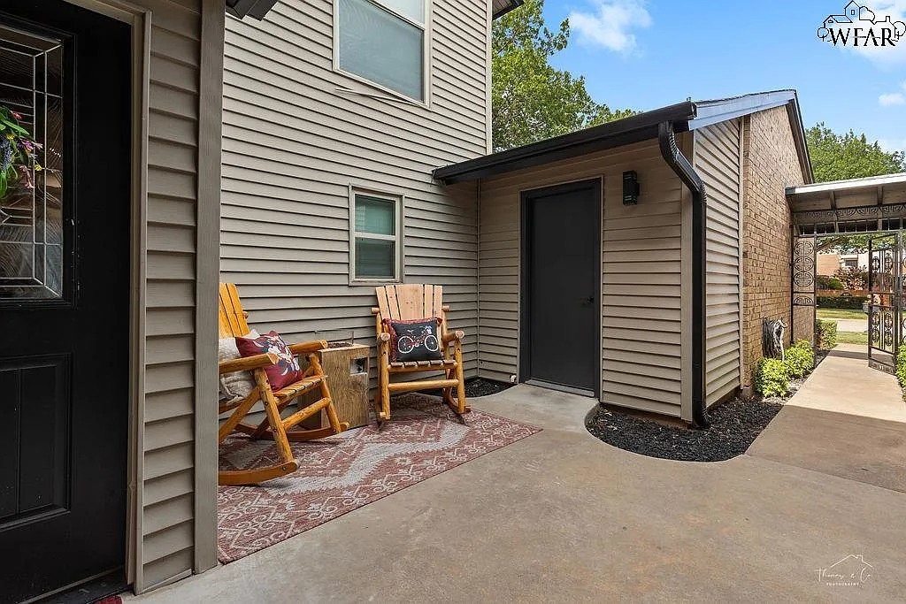 3 bed, 2.0 bath, 1742 sqft, $2,800 — Photo 3