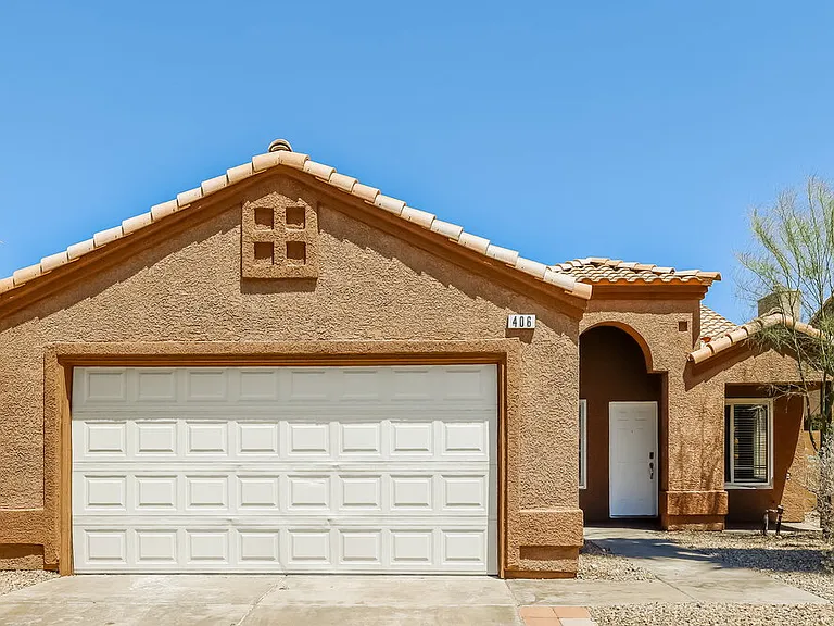 406 Aloha Dr — Photo 1