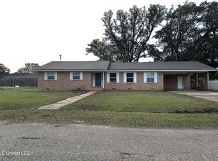 1817 Center St, Leakesville, MS 39451