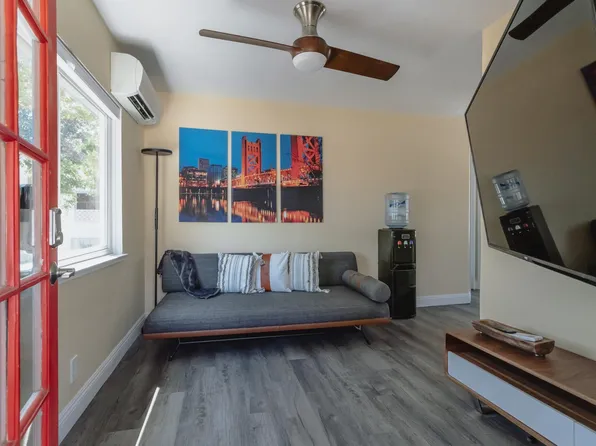 1555 32nd St #1/2, Sacramento, CA 95816