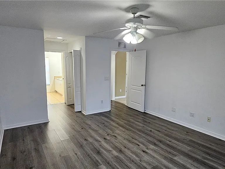 815 Porter St E — Photo 15