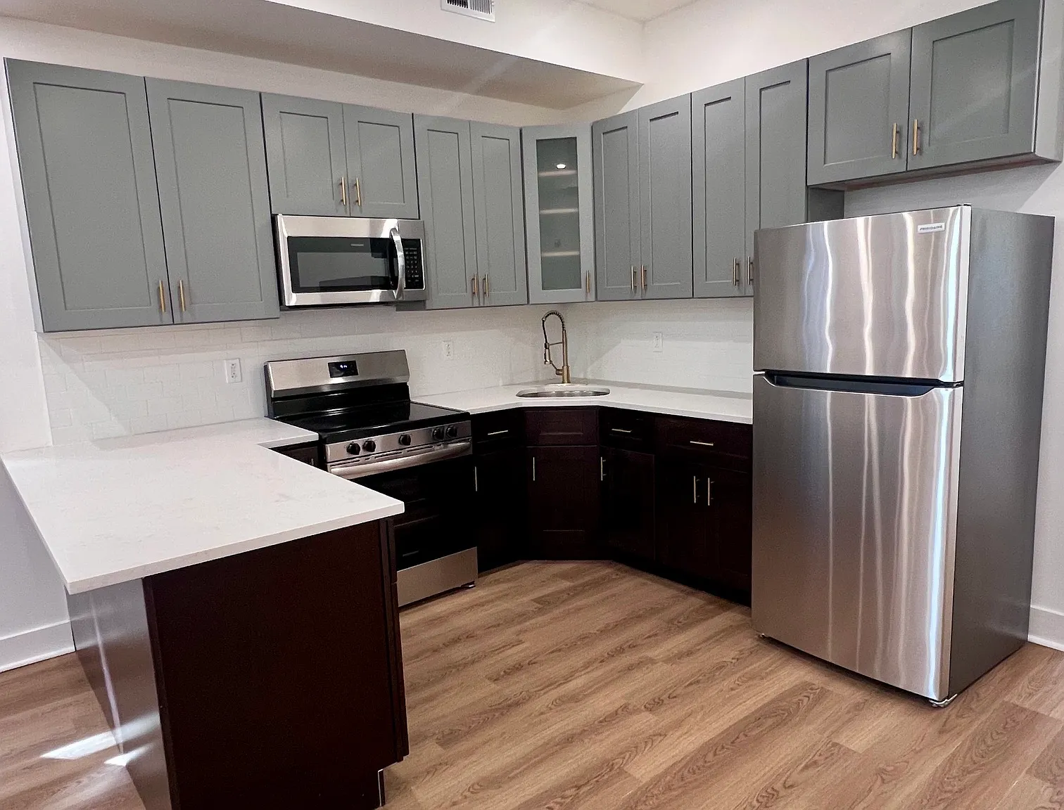 3 bed, 1300 sqft, $3,000 — Photo 4