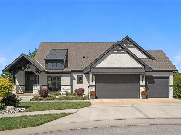 9800 Promenade Dr, Parkville, MO 64152