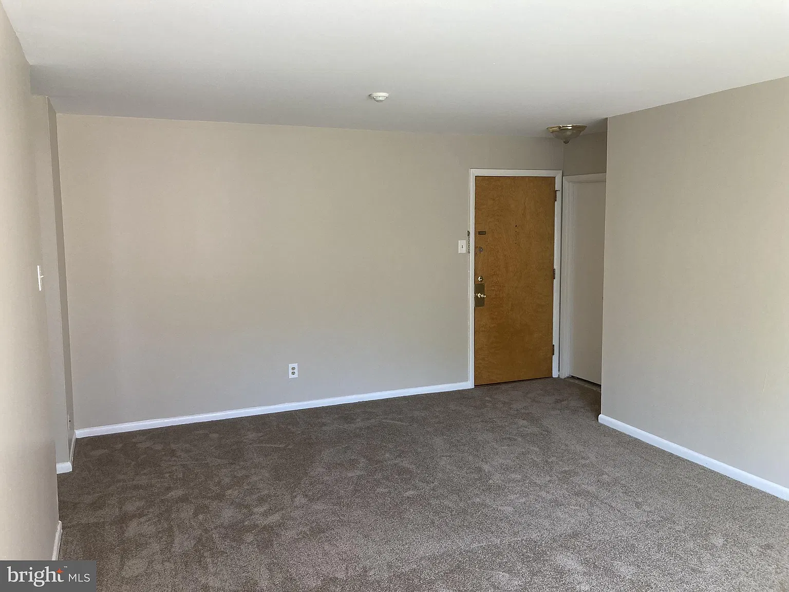 1 bed, 1.0 bath, 684 sqft, $1,250 — Photo 2