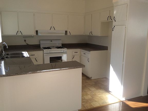 5th image of 1520 S Sherbourne Dr
