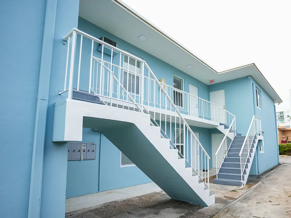 1043 NW 5th St #5