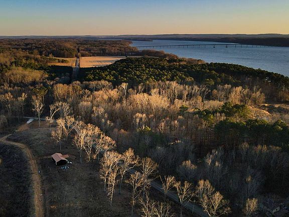 5th image of 11 Lake Bend Shores Dr