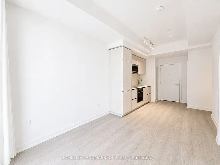120 Broadway Ave #LPH06 — Photo 3