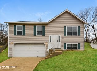 943 Sunset Farms Dr, Saint Charles, MO 63304