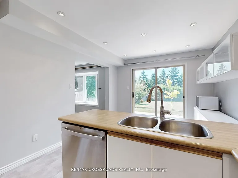 35 Forest Grove Dr — Photo 31