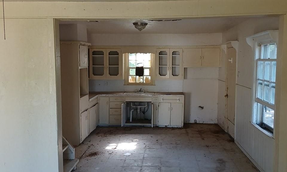 2nd image of 511 N B St