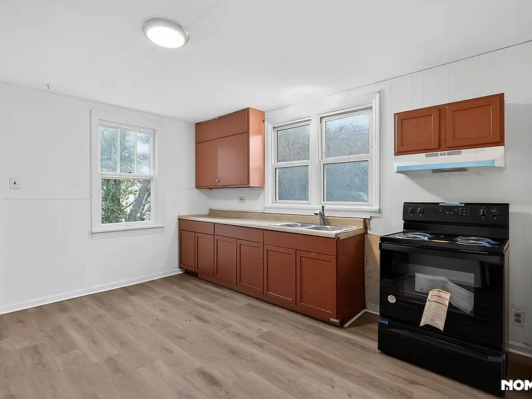 226 Argent Ave — Photo 8