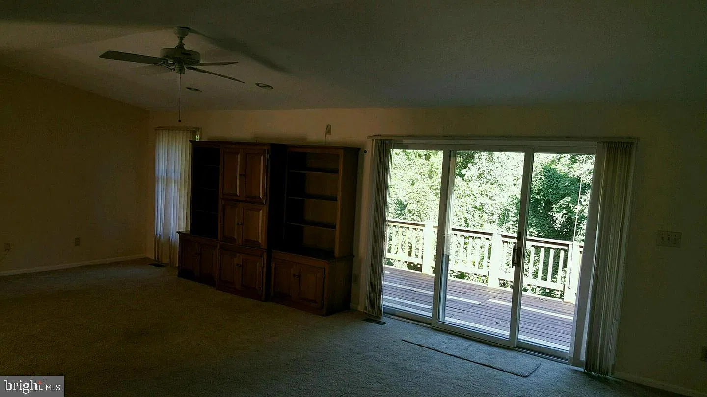 3 bed, 2.0 bath, 1600 sqft, $2,300 — Photo 3