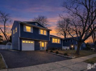 13 Moryan Rd, Edison, NJ 08817