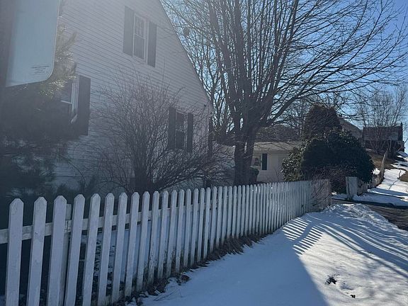 5th image of 738 Peace St