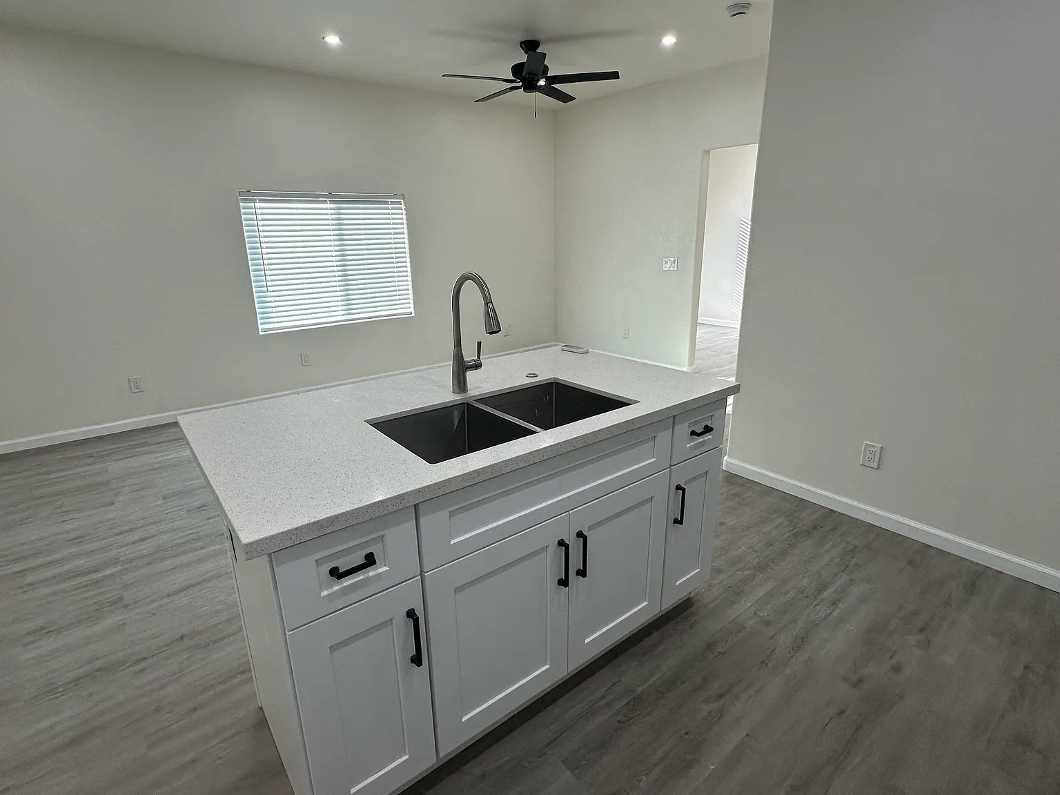1 bed, 500 sqft, $1,800 — Photo 4