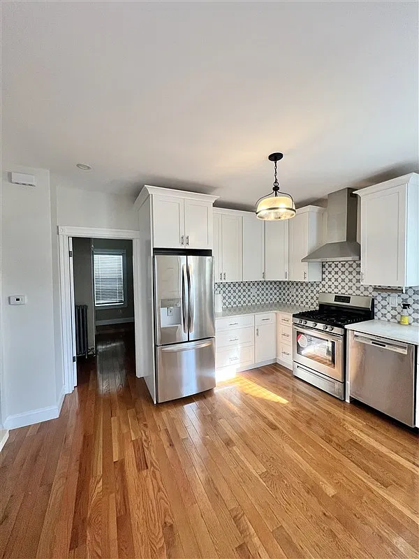 1 bed, 700 sqft, $2,300 — Photo 2