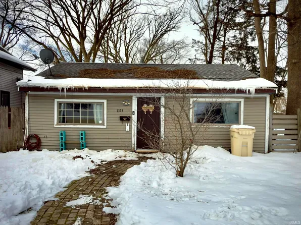 1353 N Olive St, South Bend, IN 46628