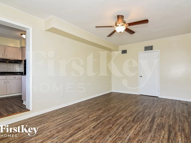 4818 W Bay Villa Ave — Photo 5