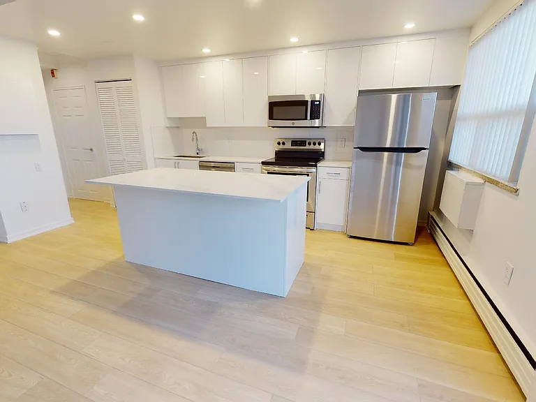 265 Reynolds St — Photo 2