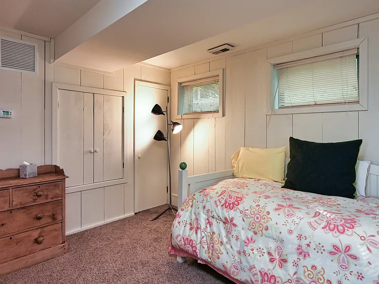16 Bryan Rd — Photo 37