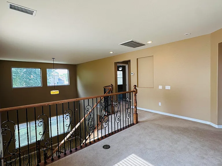 2138 W Marconi Ave — Photo 14