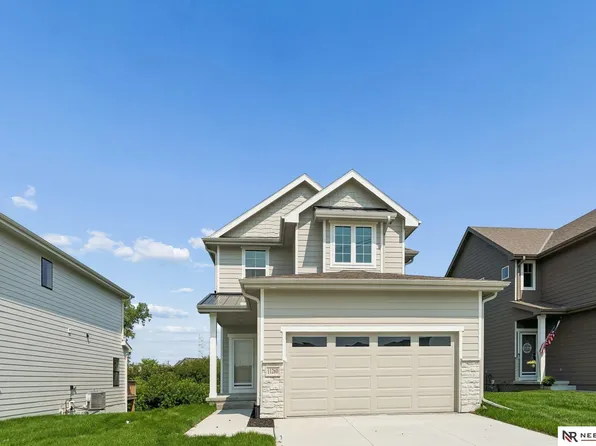 11260 Portage Dr, Papillion, NE 68046