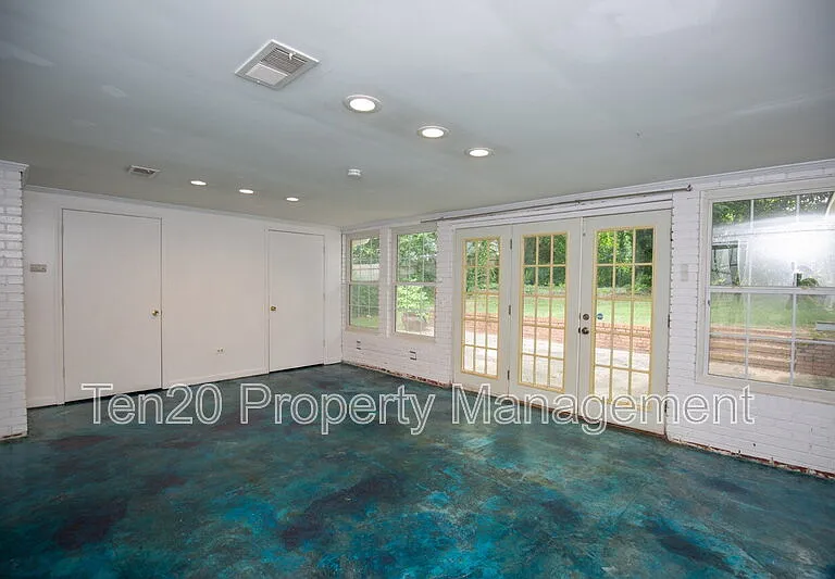 1706 Wells Dr — Photo 10
