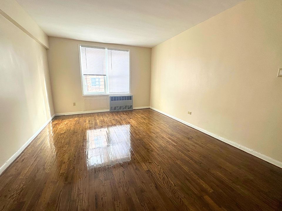 1st image of 14060 Beech Ave APT 5H