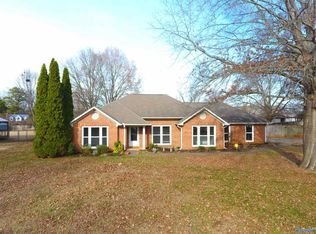 203 Dove Hollow Dr, Meridianville, AL 35759