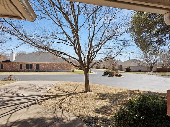 5th image of 215 Peach Tree Ln