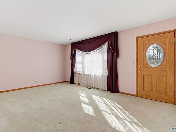 4th image of 2107 Euclid Rd NW