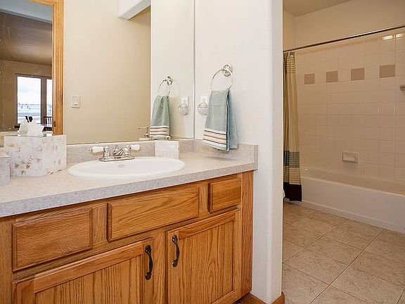 Huge lower level full bath 