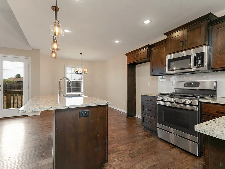 1053 S Christopher Ave — Photo 6