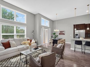 7914 Cottonwood Ln, West Des Moines, IA 50266