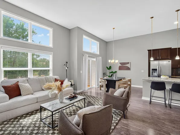 7914 Cottonwood Ln, West Des Moines, IA 50266