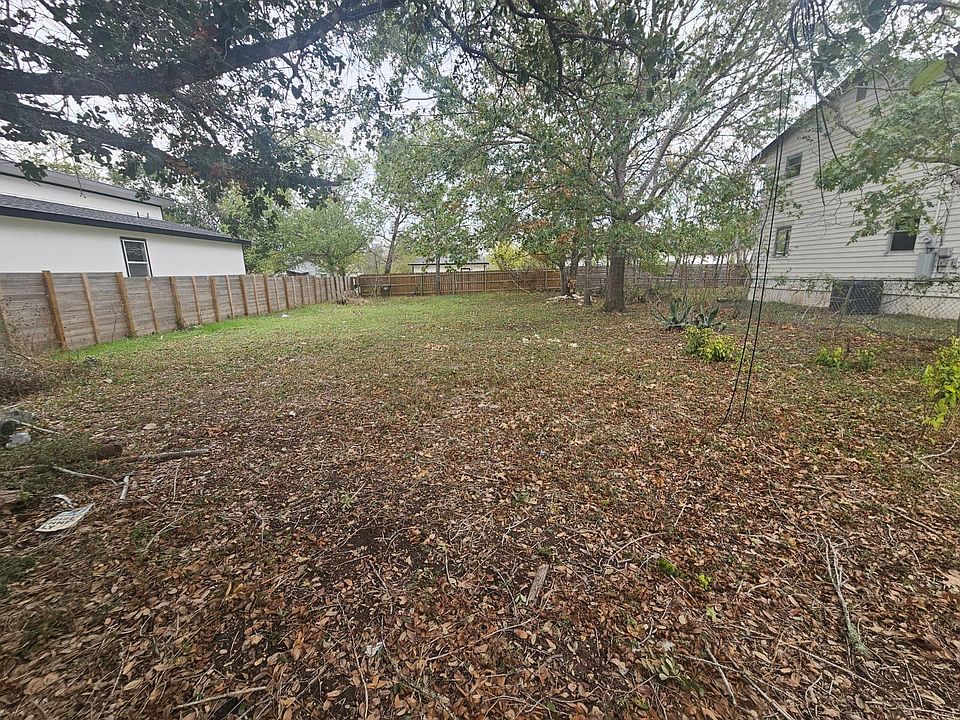 2nd image of 514 San Saba St