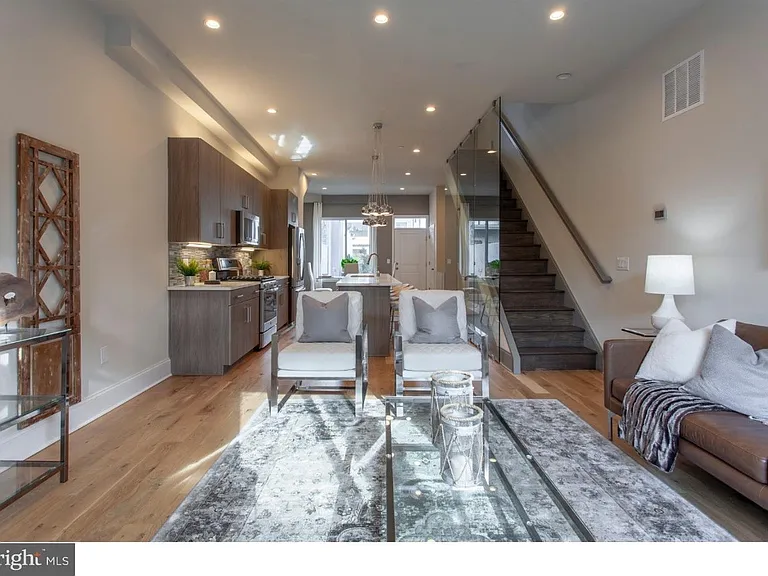 1026 Hyde St — Photo 6