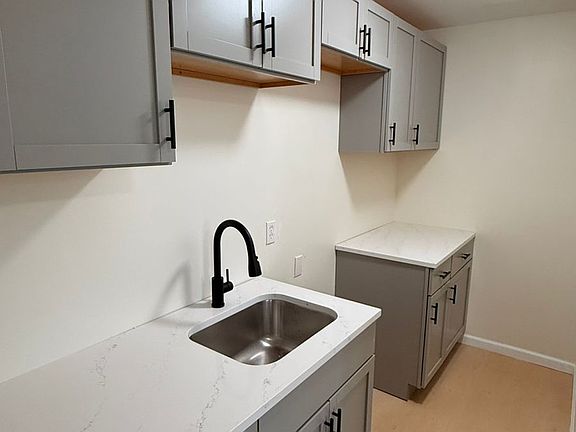 2nd image of 653 W Onondaga St APT 1