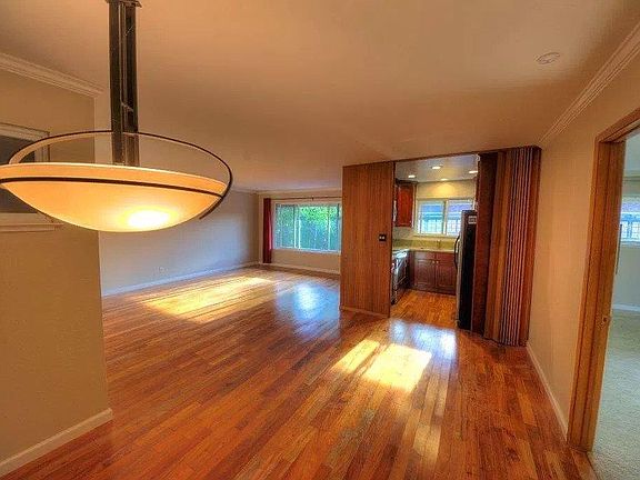 5th image of 108 Lyell St