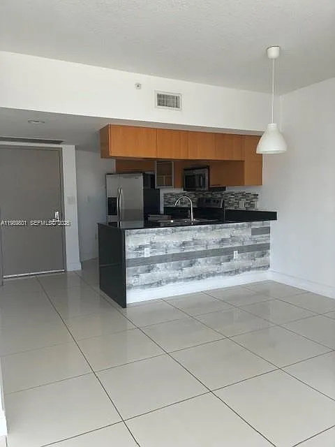 Opera Tower Condo — Photo 4
