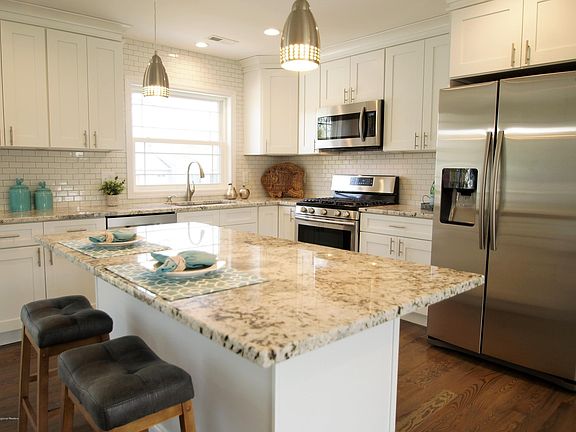 5th image of 563 Fountain Dr