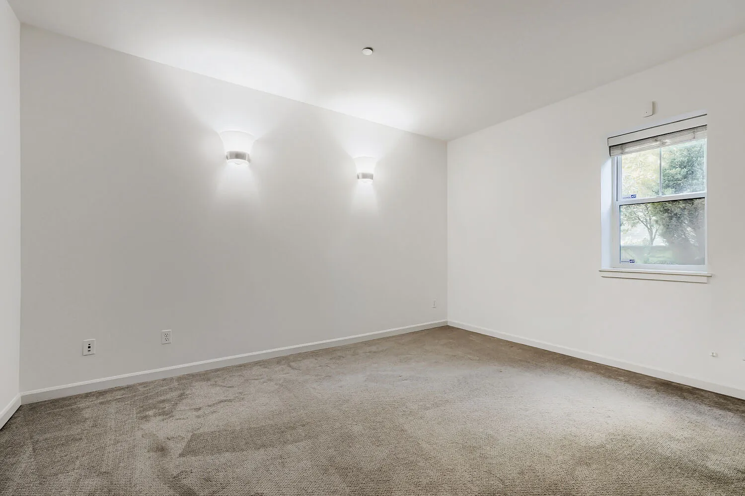 3 bed, 2.5 bath, 2101 sqft, $4,600 — Photo 4