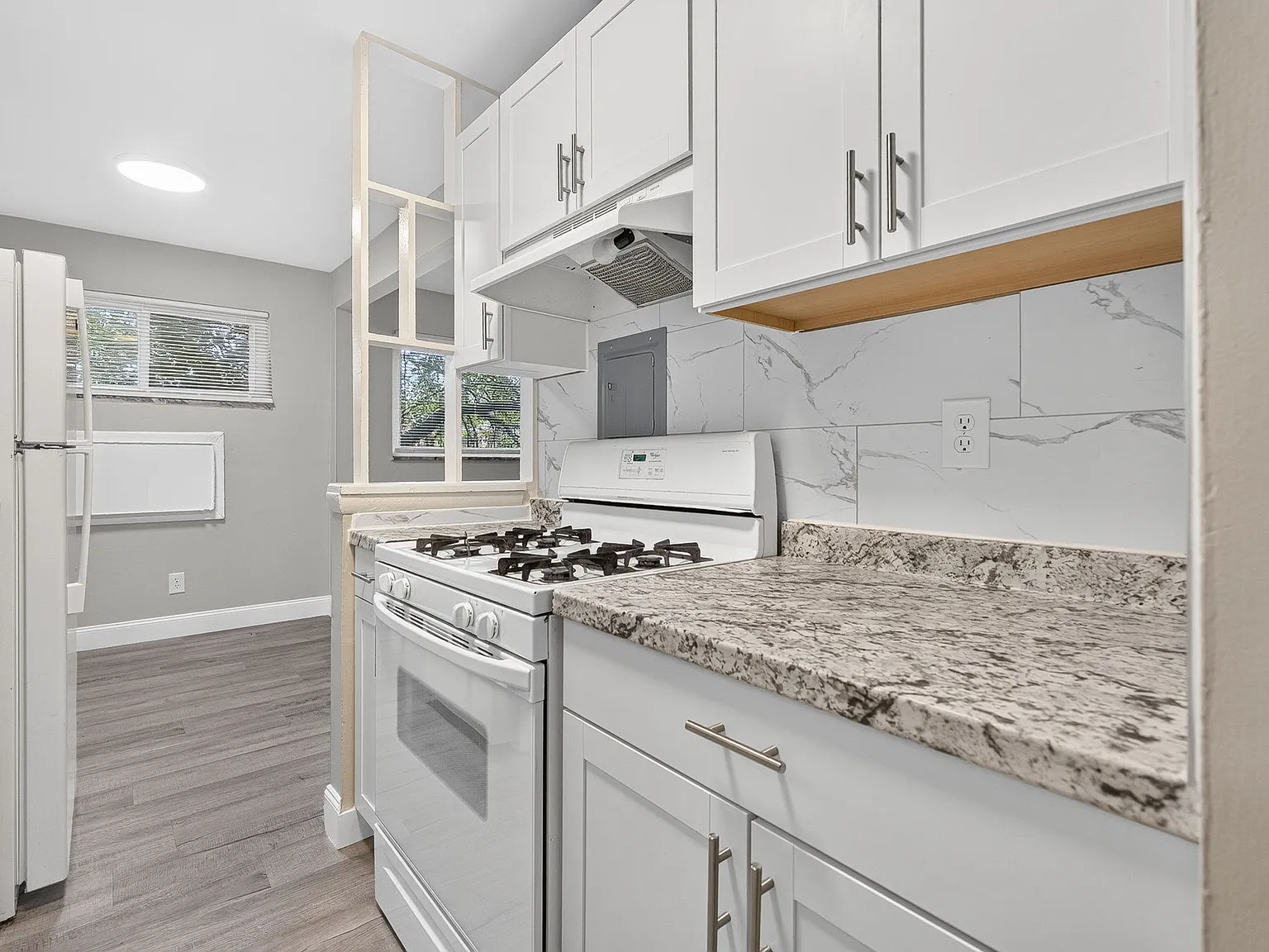 3656 Seabrook Ave — Photo 3