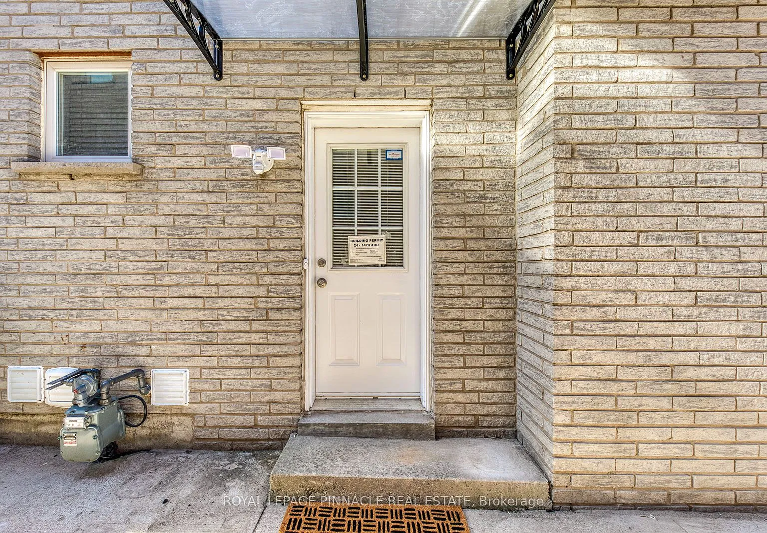 3 bed, $2,300 — Photo 2